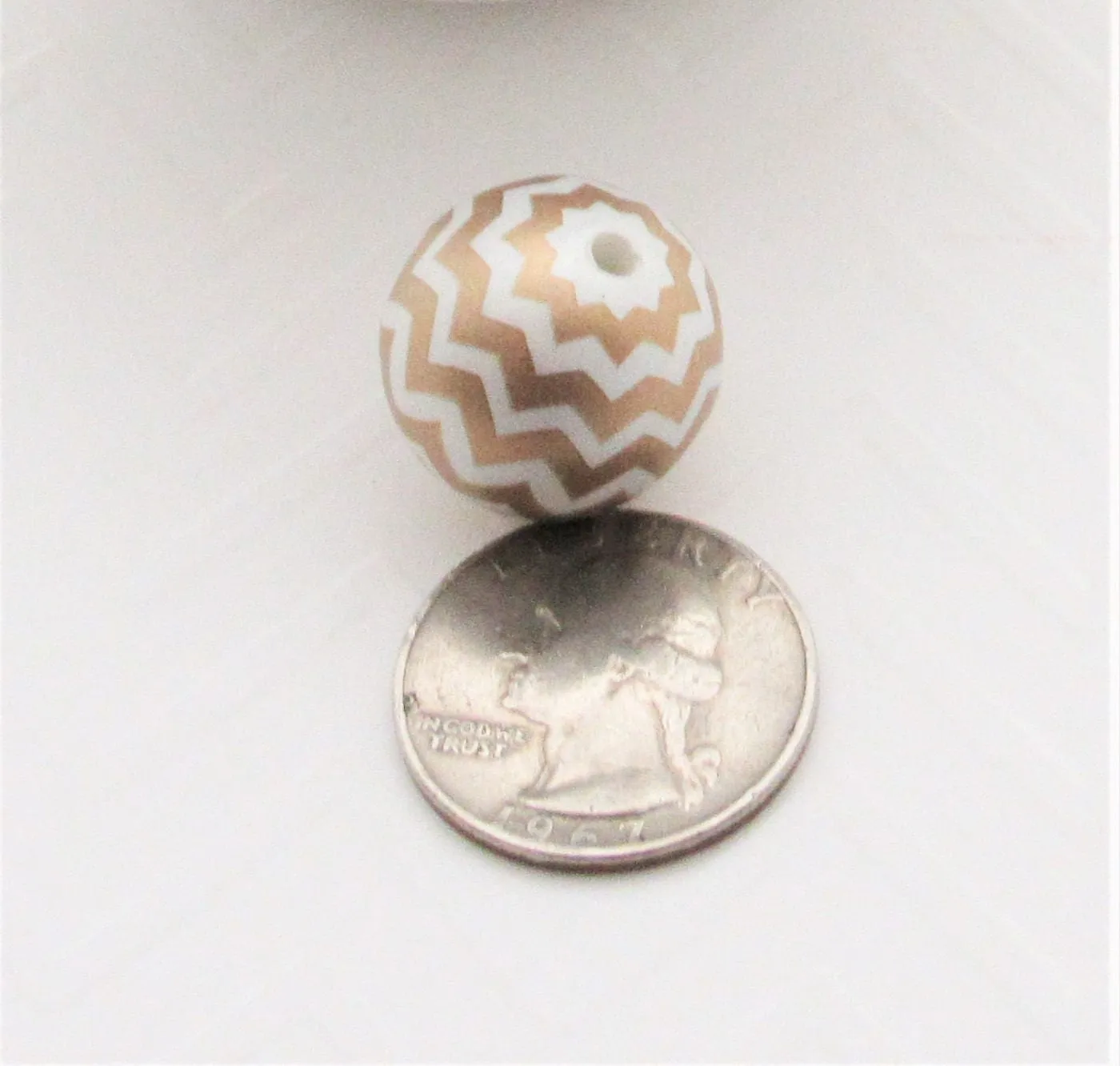 20mm Printed Chevron Gold on White Pearls,  Bubblegum Beads, Chunky Gumball Beads, Bubblegum Bead Supply, Chunky Printed Pearl Beads