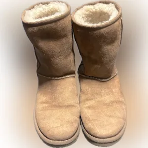 EUC UGG Australia Classic Short Boots | 8