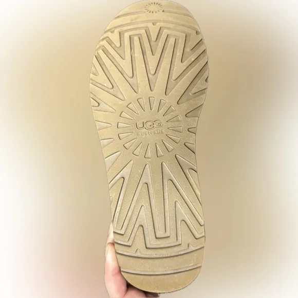 EUC UGG Australia Classic Short Boots | 8