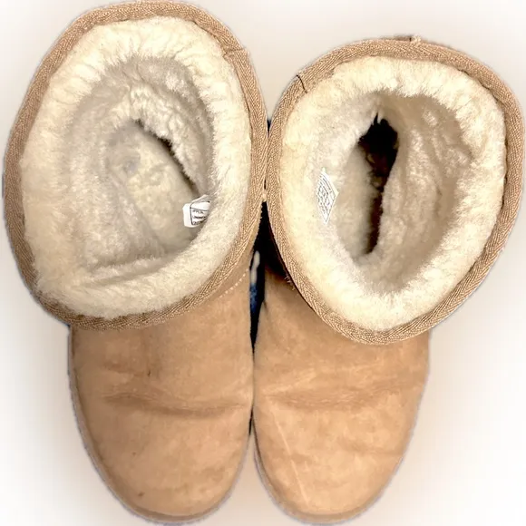EUC UGG Australia Classic Short Boots | 8