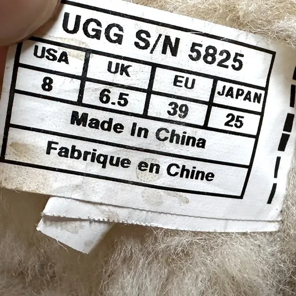 EUC UGG Australia Classic Short Boots | 8