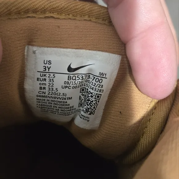 Nike boys Manoa Boot size 3Y